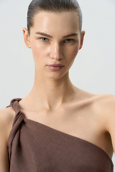 Платье из 100% льна с перекрутом