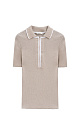 Трикотажная футболка-поло из 100% хлопка. Модель приталенного силуэта, с коротким рукавом, отложным воротником и застежкой на потайную молнию. Изделие декорировано бежевой отделкой на воротнике и вдоль планки. 