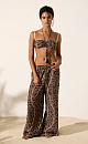 Широкие брюки с вышитым растительным орнаментом. Модель свободного силуэта на кулиске.