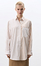 Двухцветная рубашка из хлопка с добавлением полиамида. Модель прямого кроя, с длинными рукавами с манжетами, классическим отложным воротником, складкой на спине и накладным карманом на груди. Принт в полоску.