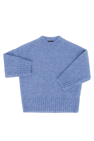 голубой Трикотажный джемпер из шерсти альпака. Модель свободного силуэта со спущенной линией плеча. Края изделия в рубчик. 