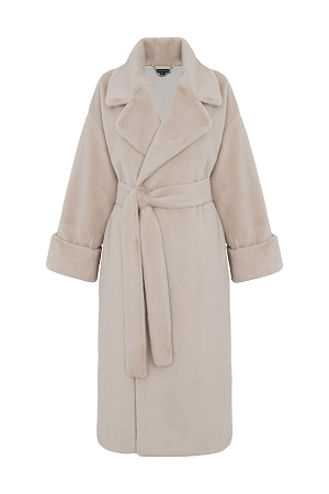 бежевый Шуба из экомеха на запах. Удобный вариант для повседневного городского стиля. Классический крой, английский воротник и длинный пояс. Легко впишется в базовый гардероб.