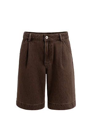 коричневый Джинсовые шорты из 100% хлопка с текстурой в диагональный рубчик. Модель прямого кроя с защипами, шлевками на поясе для ремня и застежкой на молнию и пуговицу. 4 кармана.