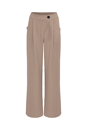 бежевый Широкие брюки с отстрочкой из поливискозы с высокой посадкой. Косая застежка на молнию и пуговицу, боковые карманы. Дополнить образ можно жилетом и жакетом. 