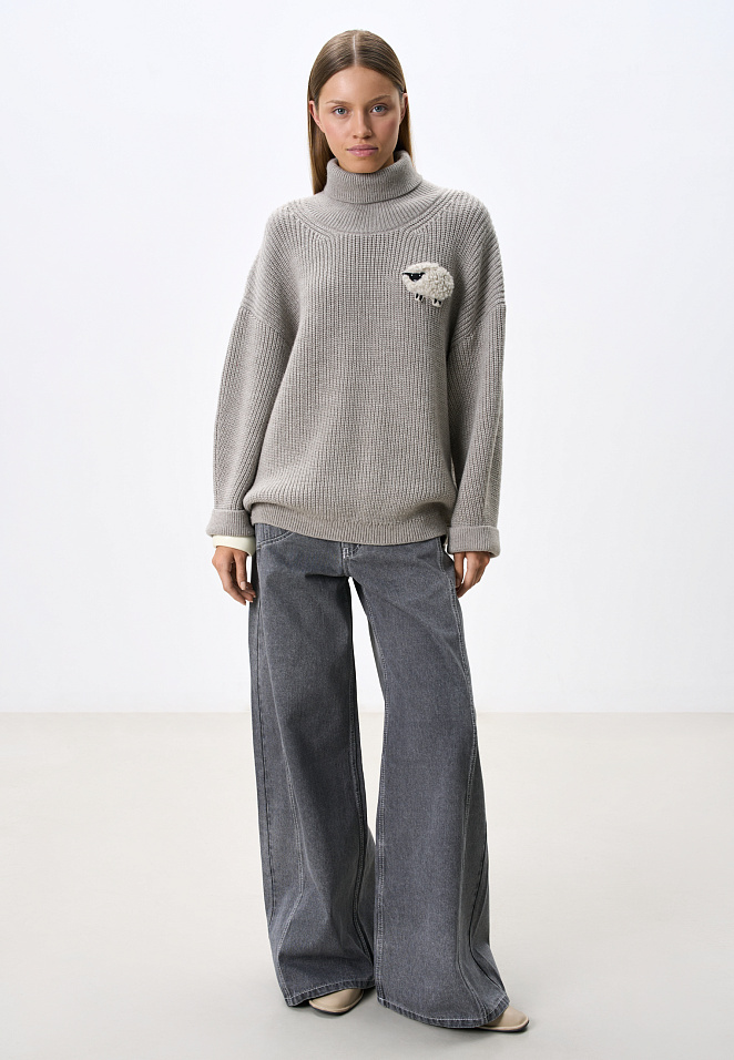 Джемпер с объемным дизайном