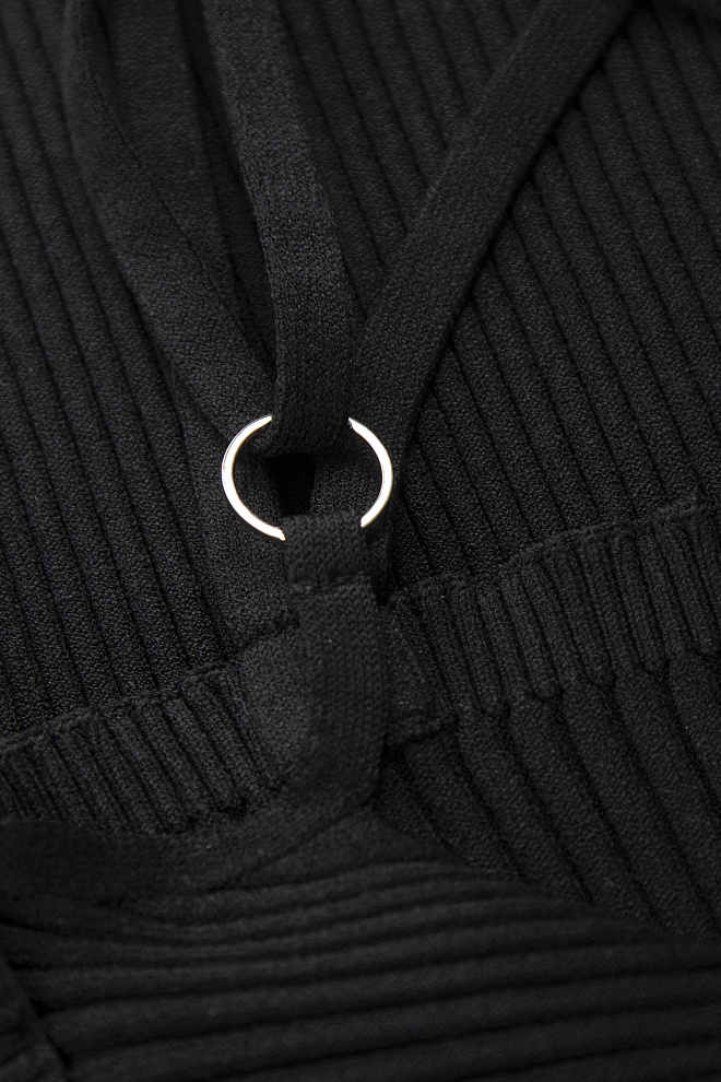 Платье с акцентными деталями