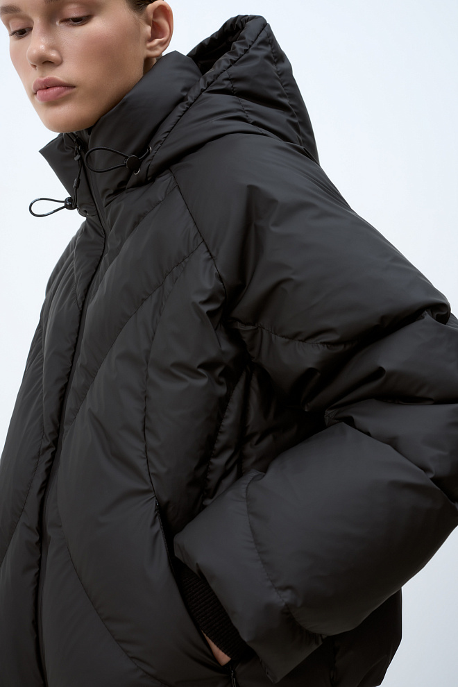 Стеганый пуховик с капюшоном