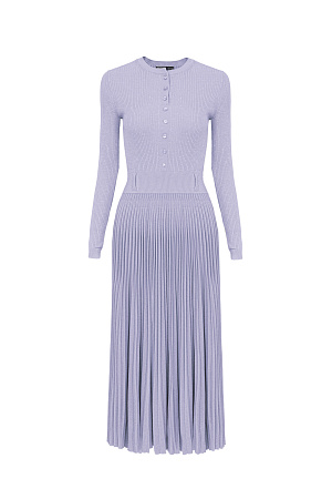 сиреневый Платье из шерсти и вискозы миди длины с юбкой-плиссе и планкой с пуговицами на груди. Имеется подъюбник.