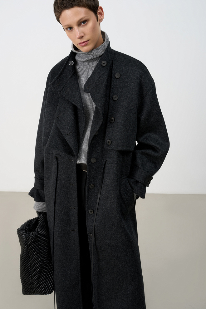 Однобортное пальто с кокеткой