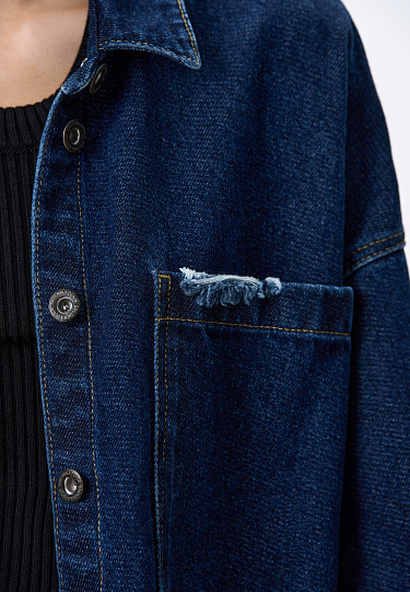 Джинсовая рубашка с большими карманами