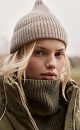 Трикотажная шапка с отворотом. Модель из смесовой шерсти с добавлением кашемира.