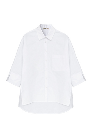 белый Классическая рубашка из хлопка. Модель свободного кроя, с классическим отложным воротником, широким рукавом длины 3/4, накладным карманом на груди и разрезами по бокам. Застежка на пуговицы.