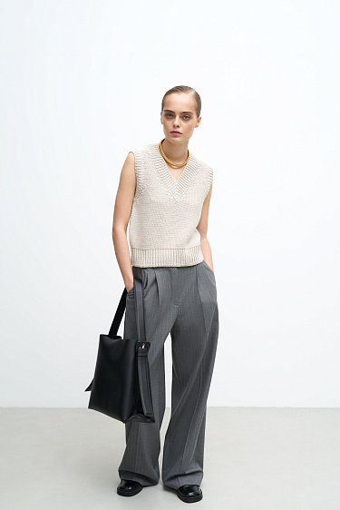 Трикотажный жилет из шерсти с V-образным вырезом