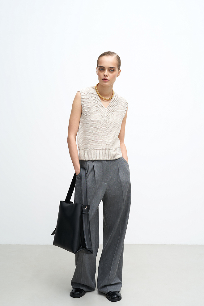 Трикотажный жилет из шерсти с V-образным вырезом