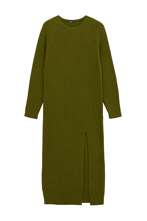 хаки Трикотажное платье из шерсти и кашемира. Модель свободного силуэта в широкий рубчик с разрезом спереди и спущенной линией плеча. 