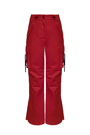 красный Брюки утепленные, с накладными карманами, с шлевкой для ременя и кулиской на талии, застегиваются на кнопки.