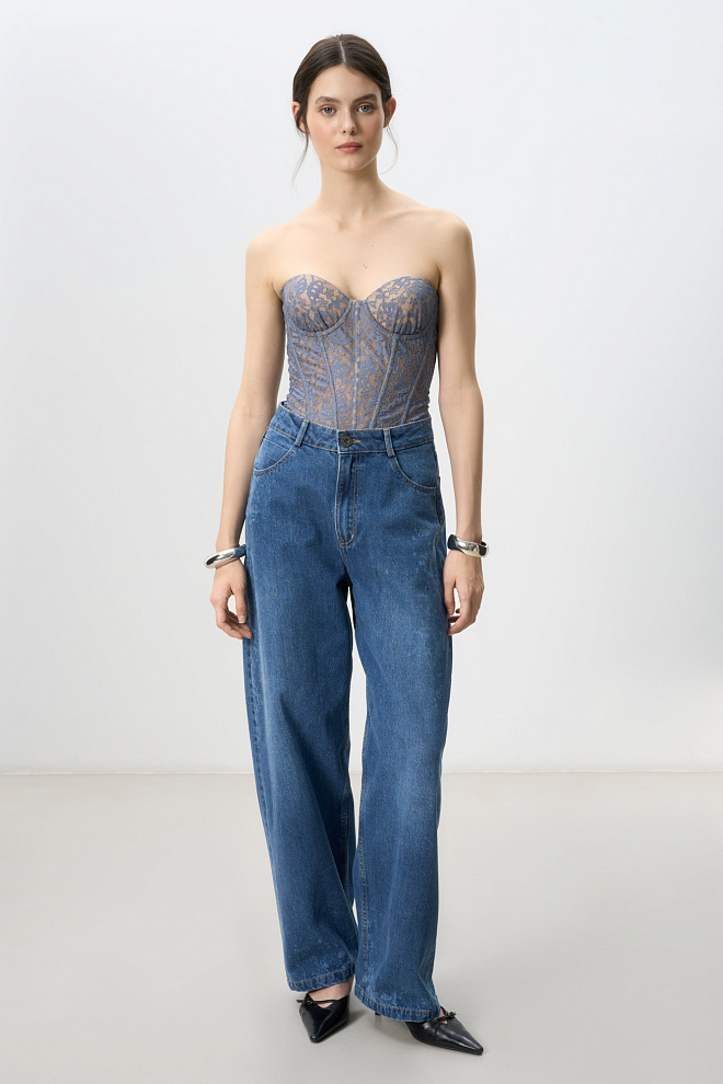 Кружевной корсет с чашечками