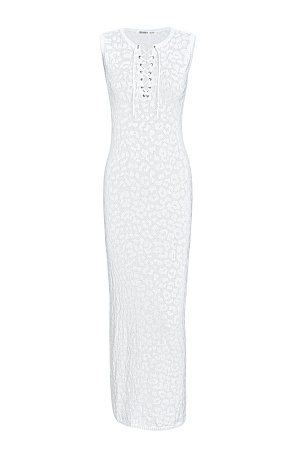 белый Трикотажное ажурное платье длины макси из органического хлопка. Модель приталенного силуэта, без рукавов, разрезом сзади и на груди. Изделие декорировано жаккардовым рисунком, имитирующим пятна леопарда. <br />
Органический хлопок - более экологичная и безопасная альтернатива обычному хлопку, выращенная без использования химикатов.