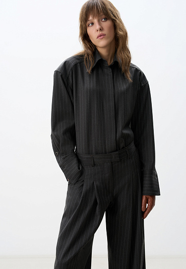 Рубашка из шерсти с большими плечами