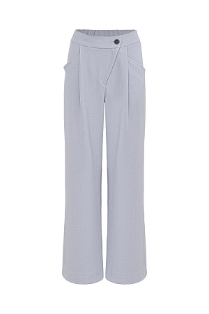 серый Широкие брюки с отстрочкой из поливискозы с высокой посадкой. Косая застежка на молнию и пуговицу, боковые карманы. Дополнить образ можно жилетом и жакетом. 