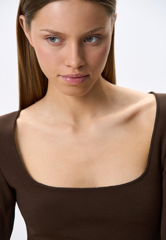 Платье-футляр длины мини