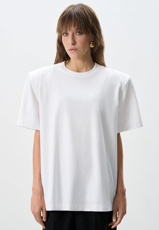 Футболка с подплечниками