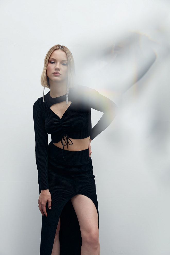 Юбка миди с высоким разрезом