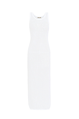 белый Трикотажный сарафан из хлопка с добавлением эластана, выполненный ажурной вязкой. Модель прямого силуэта, без рукавов, с глубокой проймой и круглым вырезом горловины.