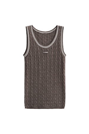 коричневый Трикотажная майка из шерсти. Модель свободного силуэта, без рукавов, на широких лямках, с круглым вырезом горловины и глубокой проймой. Изделие выполнено объемной вязкой косами и декорировано контрастным лампасом и логотипом бренда на груди.<br />
