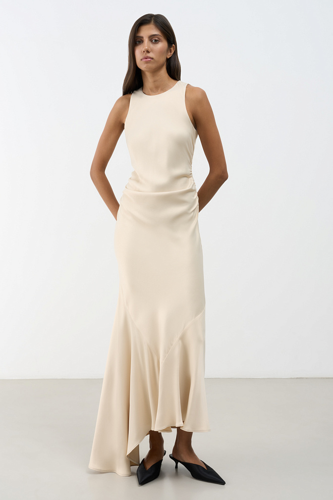 Атласное платье с асимметричной юбкой