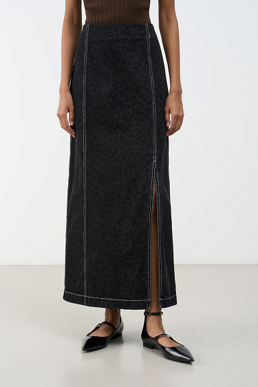 Джинсовая юбка миди с анималистичным принтом