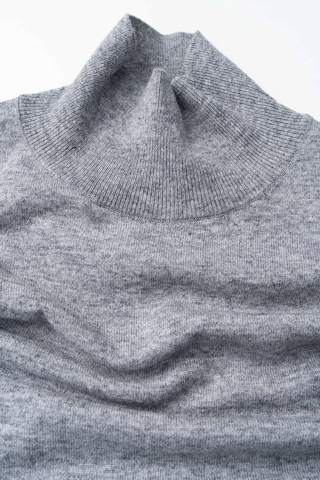 Трикотажный жилет с высоким воротом