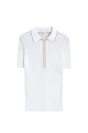белый Трикотажная футболка-поло из 100% хлопка. Модель приталенного силуэта, с коротким рукавом, отложным воротником и застежкой на потайную молнию. Изделие декорировано бежевой отделкой на воротнике и вдоль планки. 