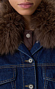 Джинсовая куртка со съемным меховым воротником. Отложной воротник. Длинные рукава с манжетами на кнопках. Нагрудные карманы с клапанами. Застежка на металлические кнопки. В комплекте идет жилет на синтепоне на магнитных кнопках, который позволит носить куртку в более прохладную погоду.