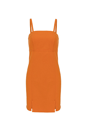 оранжевый Джинсовый сарафан из 100% хлопка с разрезами спереди. Модель приталенного силуэта длины мини, на тонких регулируемых бретелях, с застежкой на молнию.