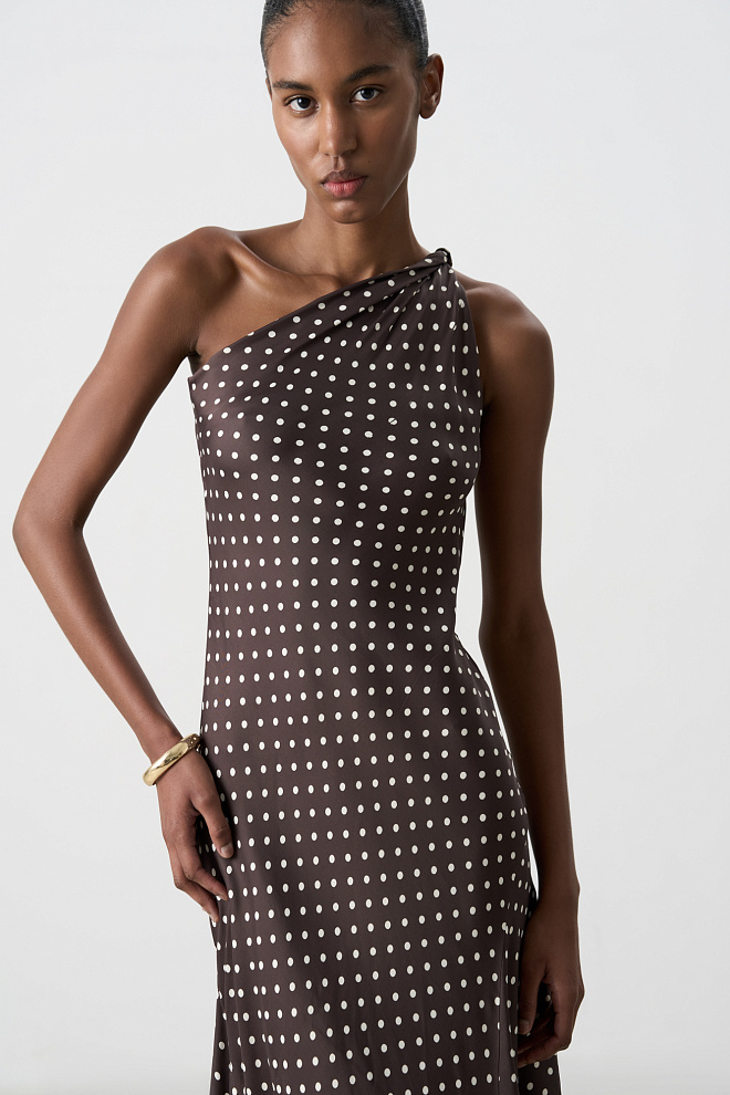 Асимметричное платье в горох