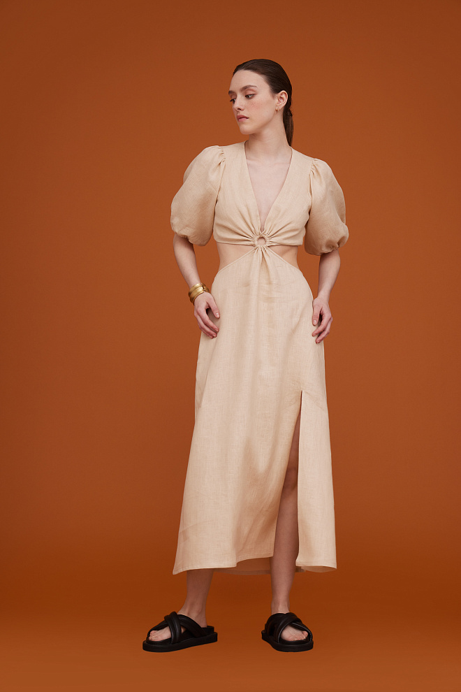 Льняное платье с разрезом сбоку