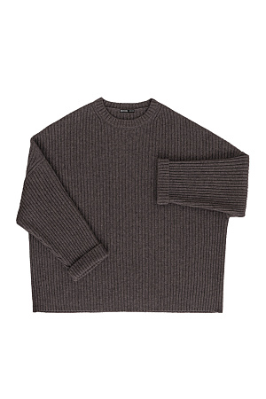коричневый Трикотажный джемпер из шерсти с добавлением кашемира. Модель свободного силуэта со спущенной линией плеча, отворотами на манжетах и круглым вырезом горловины. Изделие выполнено в широкий рубчик.