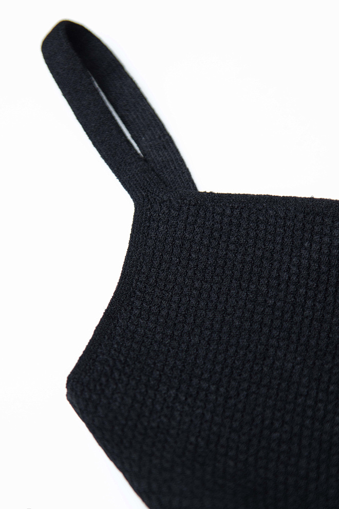 Топ на тонких бретелях