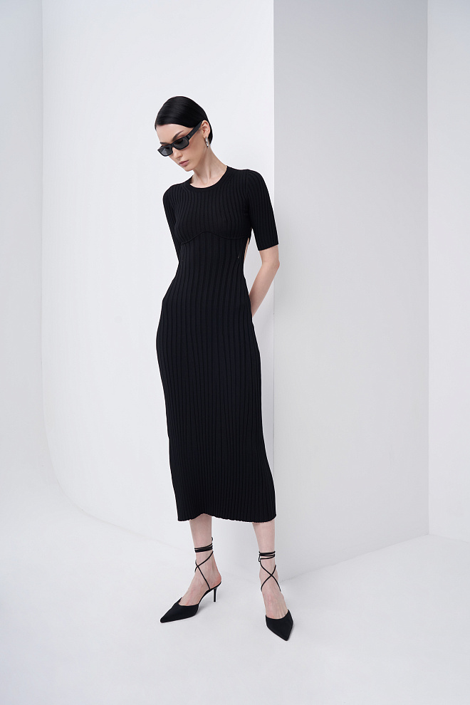 Платье с открытой спиной