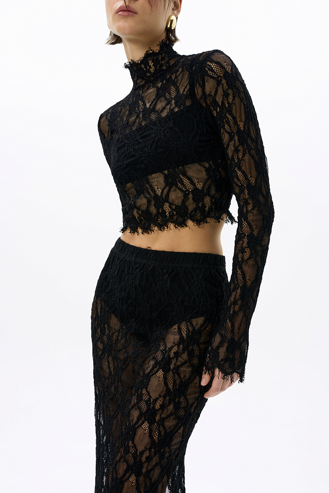 Короткий кружевной топ