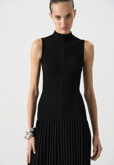 Платье с юбкой плиссе