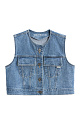 Короткий джинсовый жилет из 100% хлопка. Модель прямого кроя, с неглубоким круглым вырезом горловины, нагрудными карманами с клапанами и застежкой на большие металлические пуговицы.