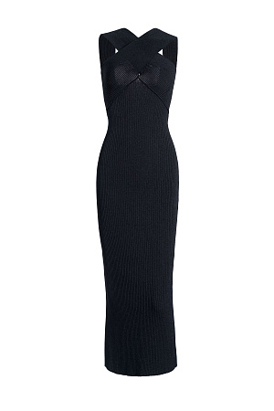 черный Облегающее длинное трикотажное платье в мелкий рубчик. Изделие декорировано вывязанной перекрещенной деталью на лифе и небольшим разрезом сзади.