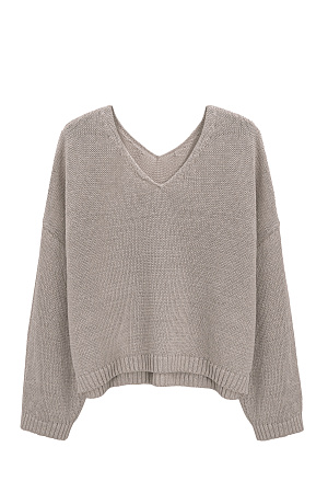 бежевый Трикотажный джемпер из 100% льна с V-образным вырезом. Модель прямого силуэта с длинным рукавом и удлиненной спинкой. Края изделия выполнены в рубчик.