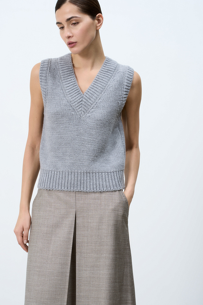 Трикотажный жилет из шерсти с V-образным вырезом