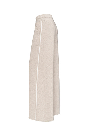 бежевый Трикотажные брюки из кашемира и шерсти. Модель свободного силуэта со средней посадкой, боковыми вывязанными карманами и эластичным поясом на кулиске. Изделие декорировано лампасами контрастного цвета.