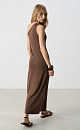 Платье длины макси из модала. Модель свободного кроя, с асимметричным верхом и перекрученной лямкой на одно плечо.