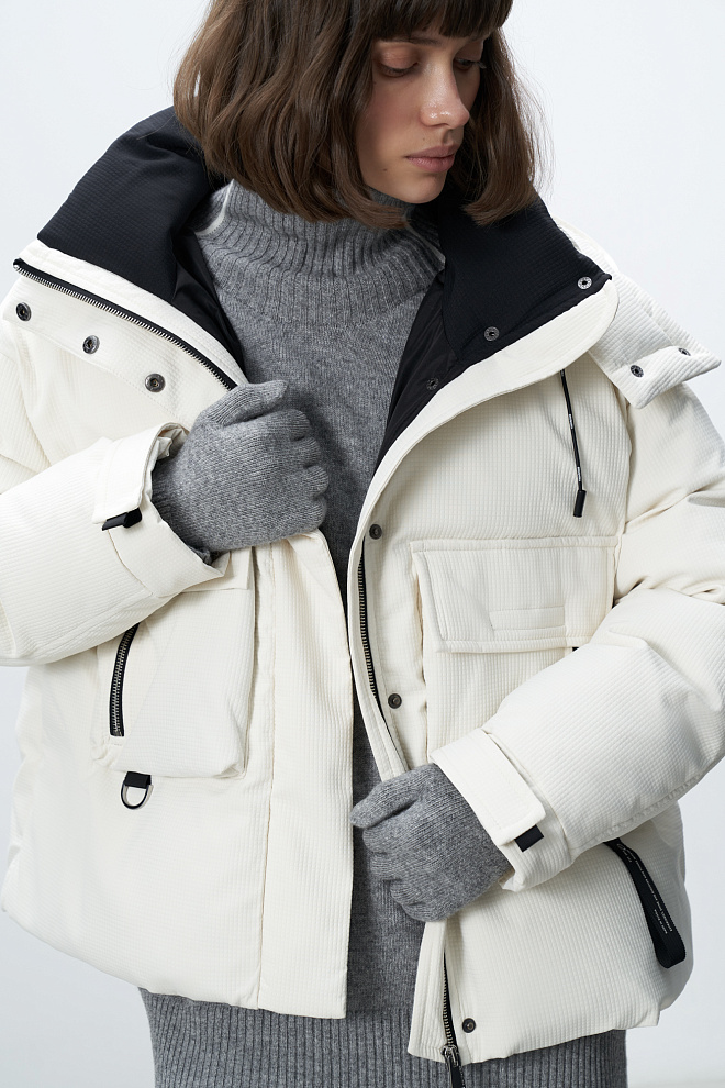 Пуховик с воротником-стойкой и капюшоном