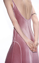 Бархатное платье длины макси из полиамида с добавлением вискозы. Модель приталенного силуэта, без рукавов, на тонких регулируемых бретельках и глубоким вырезом на спине.